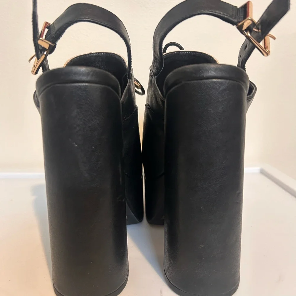 SONDOS FAUX LEATHER CHUNKY SLINGBACK HEELS in Black/Chalk size8/39